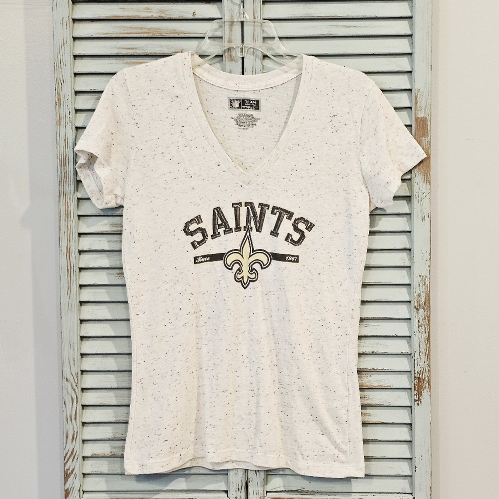 NEW ORLEANS SAINTS NFL Team Apparel Women L White Confetti Football V-Neck Tee
